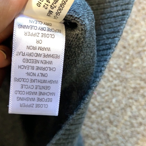 BANANA REPUBLIC DARK GRAY SWEATER (XL) - Picture 6 of 7